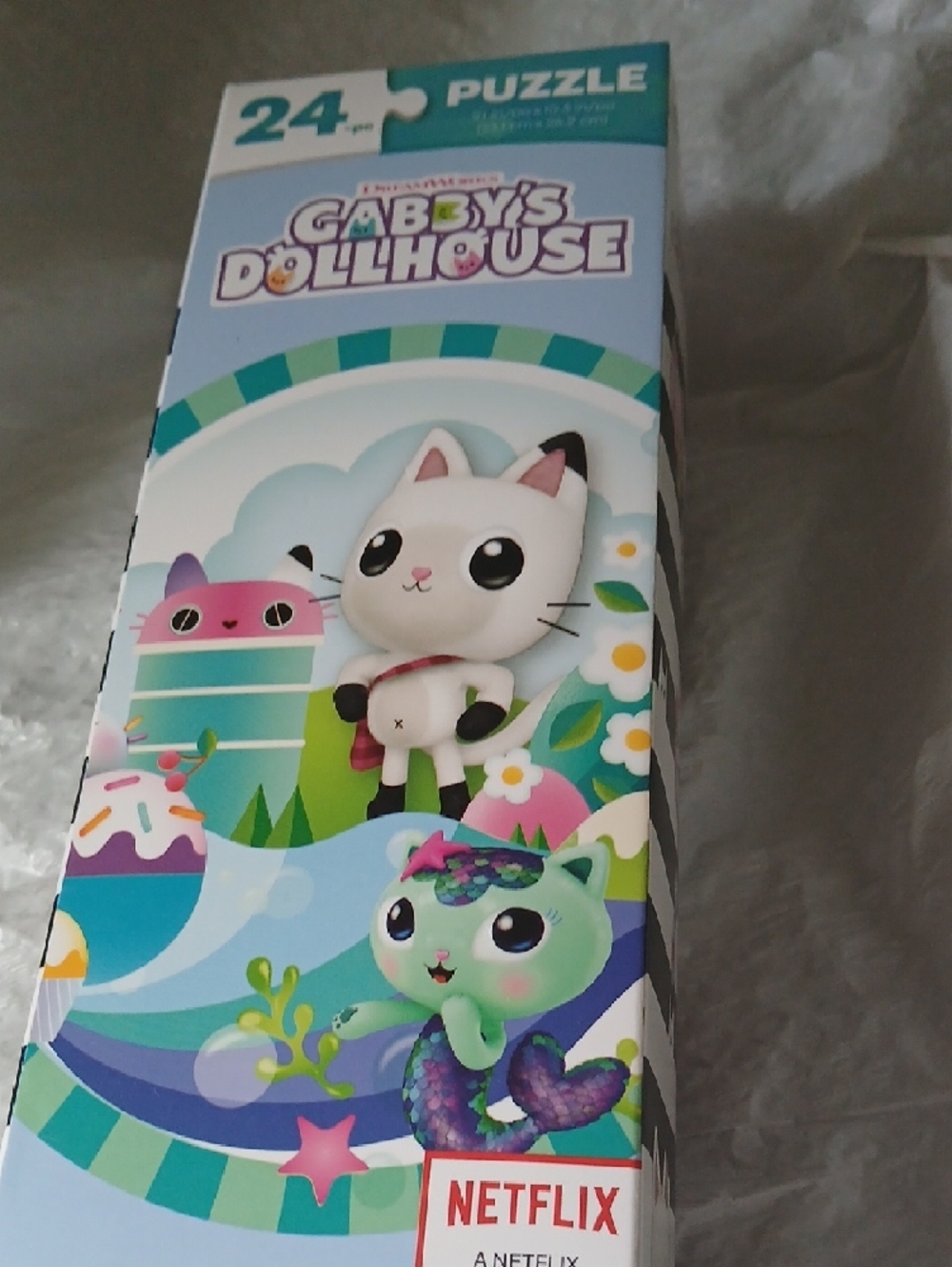 Gabby’s Dollhouse Cat Puzzle - White & Mint - Picture 3 of 3